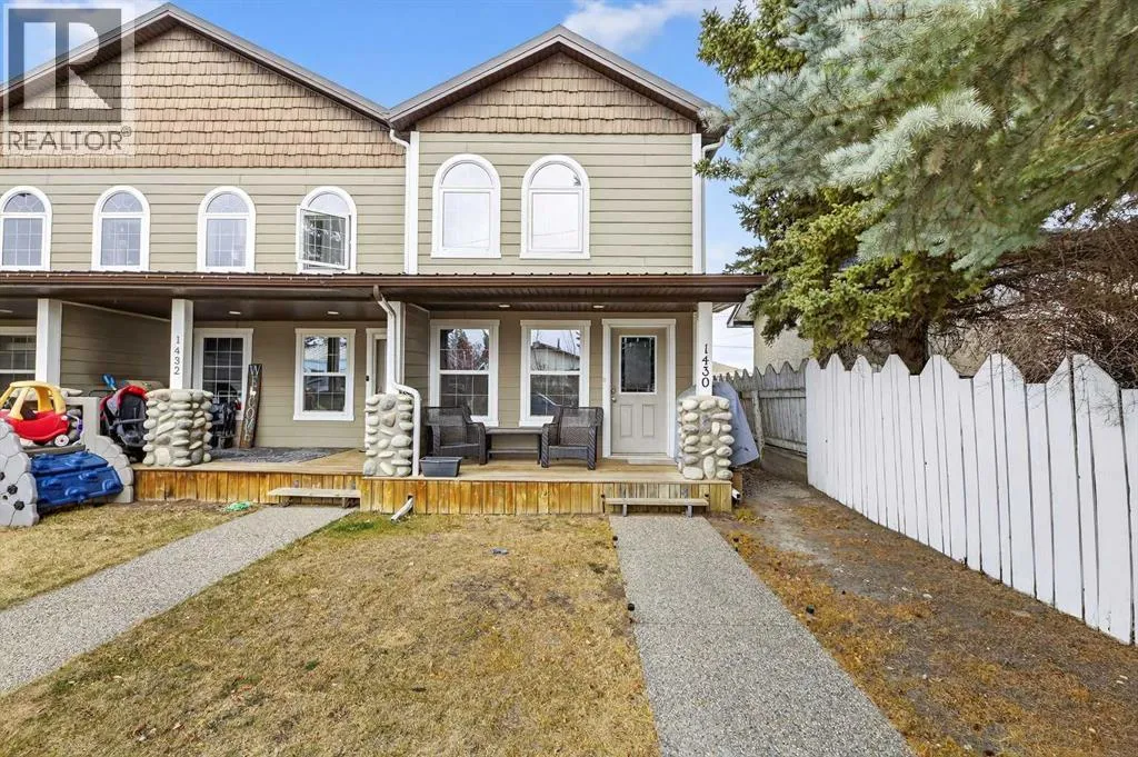 Row / Townhouse for rent: 1430 22 Avenue, Didsbury, Alberta T0M 0W0