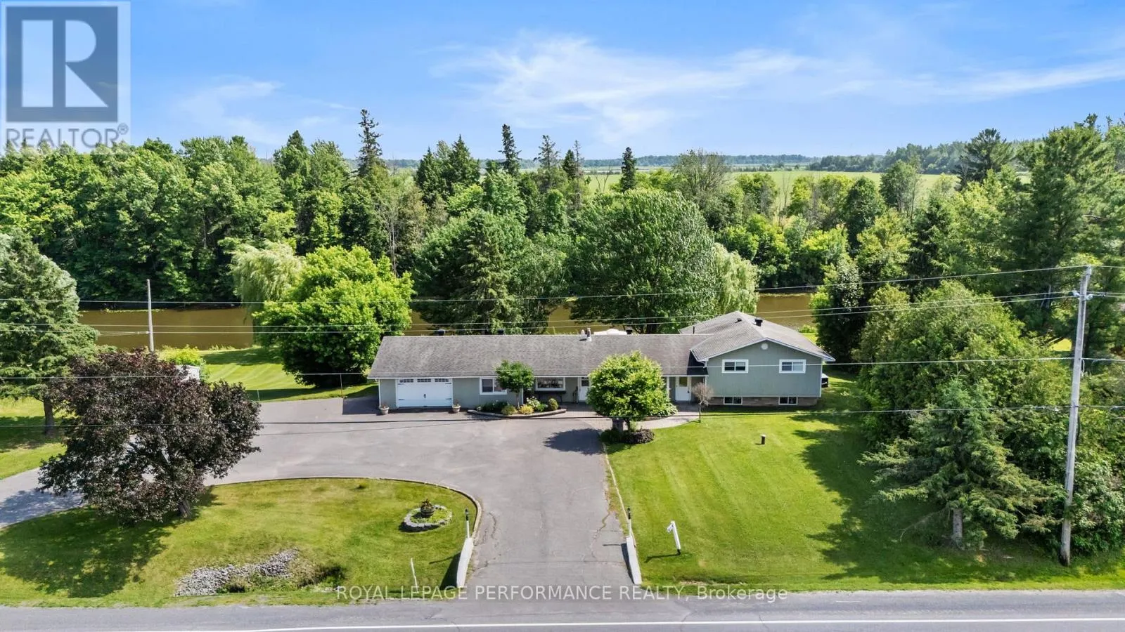 House for rent: 1430 Notre Dame Street, Russell, Ontario K0A 1W0