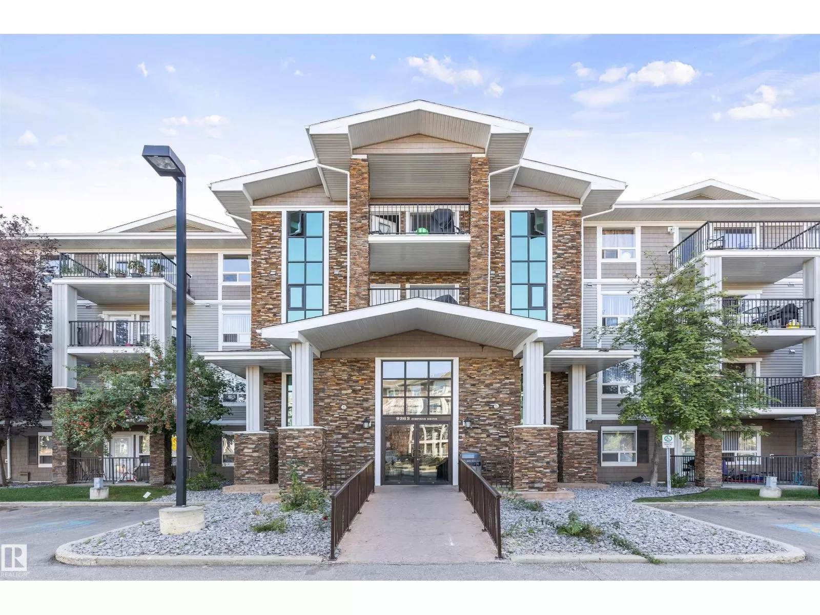 Apartment for rent: #1432 9363 Simpson Dr Nw, Edmonton, Alberta T6R 0N2