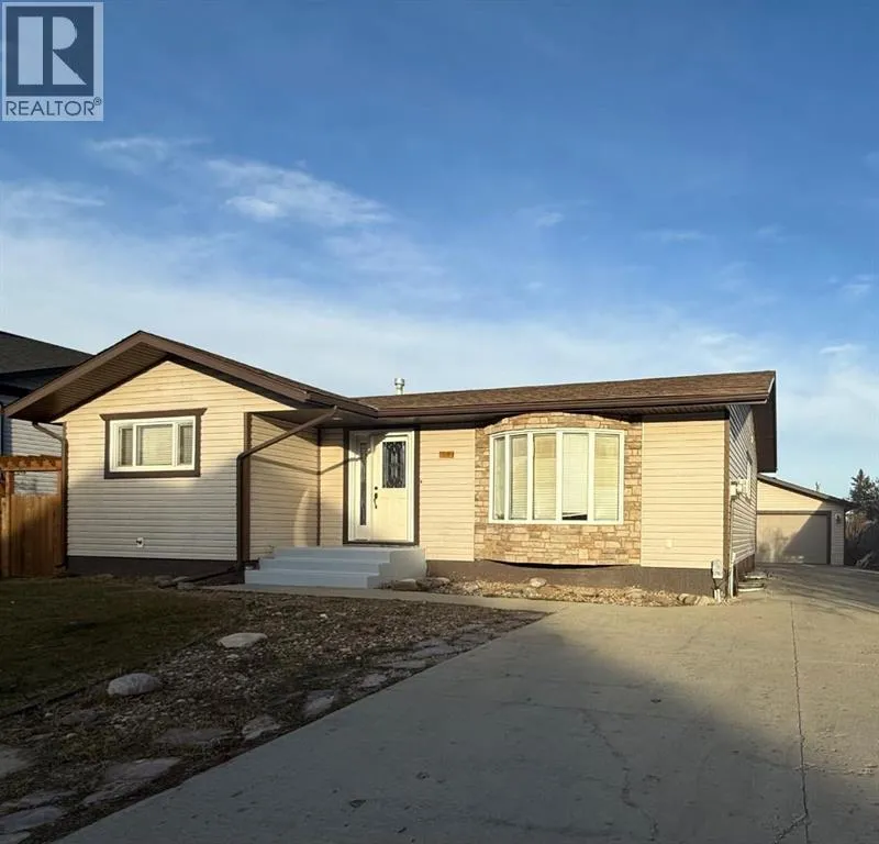 House for rent: 144 Beaconwood Place, Fort McMurray, Alberta T9H 2T1