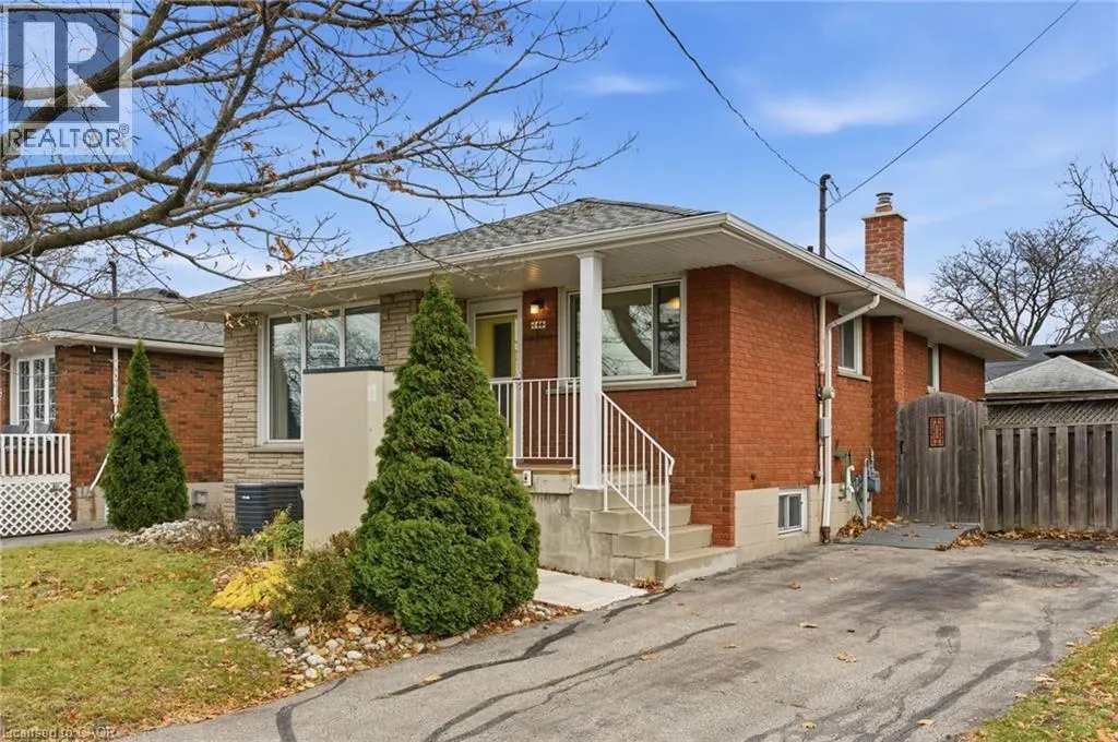 House for rent: 144 Hoover Crescent, Hamilton, Ontario L9A 3H3