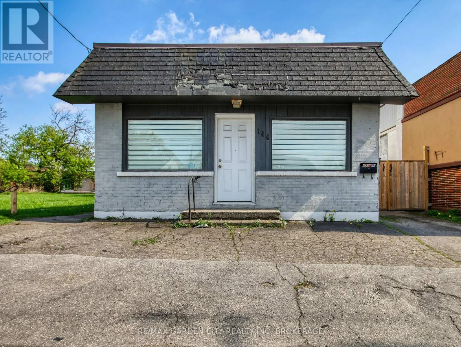 Residential Commercial Mix for rent: 144 Welland Avenue, St. Catharines, Ontario L2R 2N6