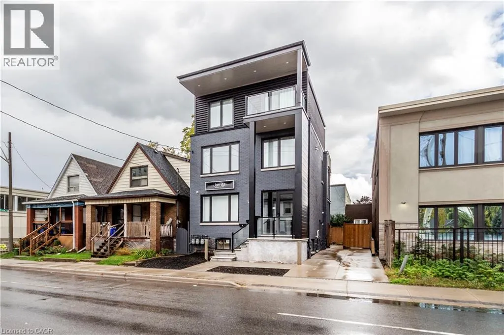 Apartment for rent: 144 Wellington Street N Unit# 2, Hamilton, Ontario L8R 1N3