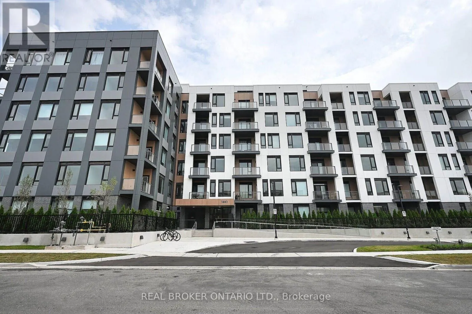 Apartment for rent: 1440 Clarriage Court, Milton, Ontario L9T 2X5