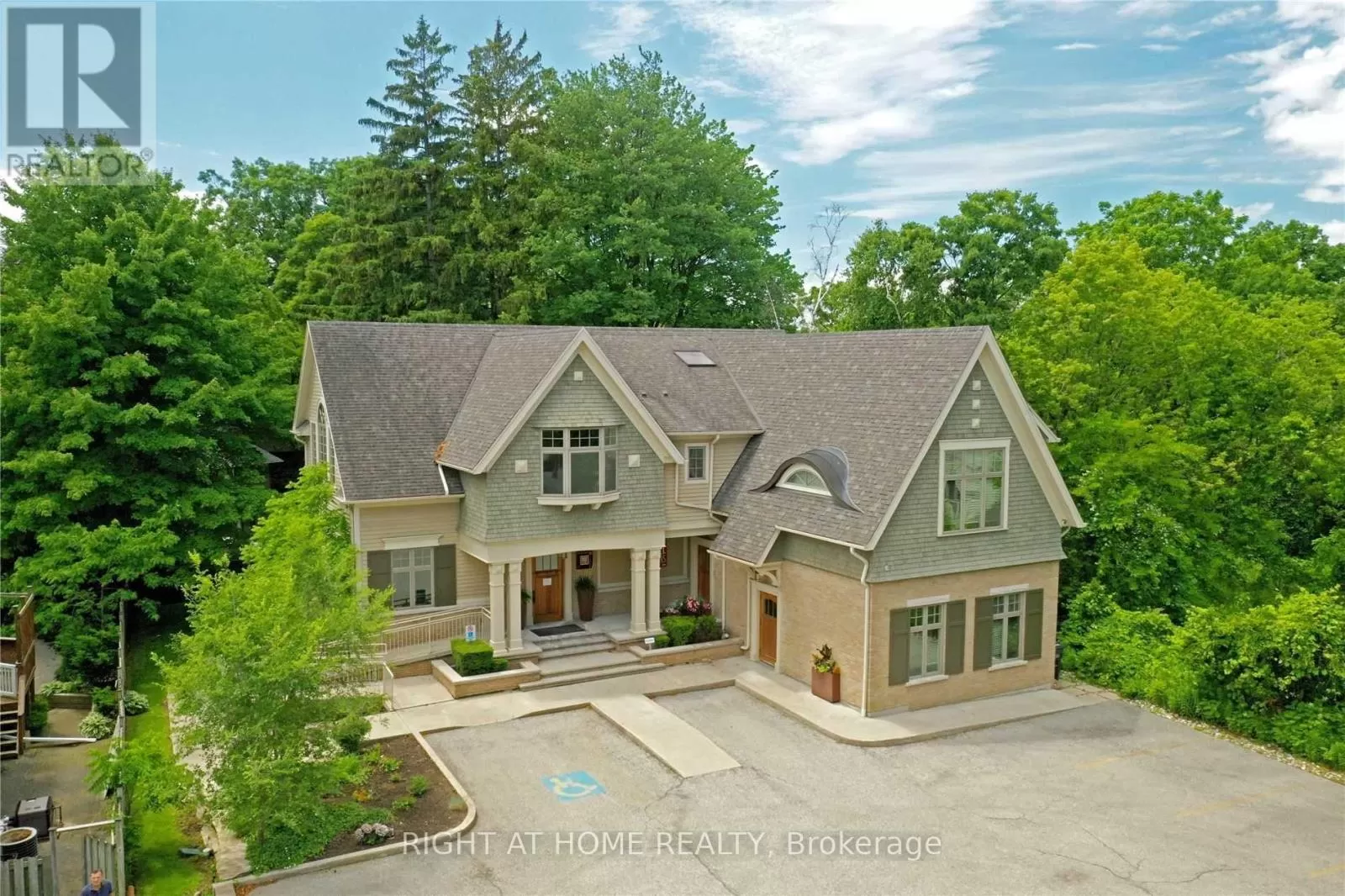 Offices for rent: 1440 Hurontario Street, Mississauga, Ontario L5G 3H4