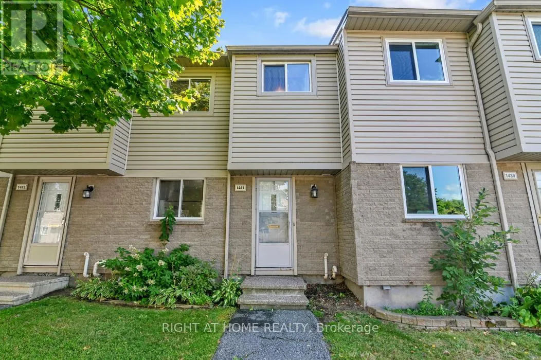 Row / Townhouse for rent: 1441 Perez Crescent, Ottawa, Ontario K1J 8V3