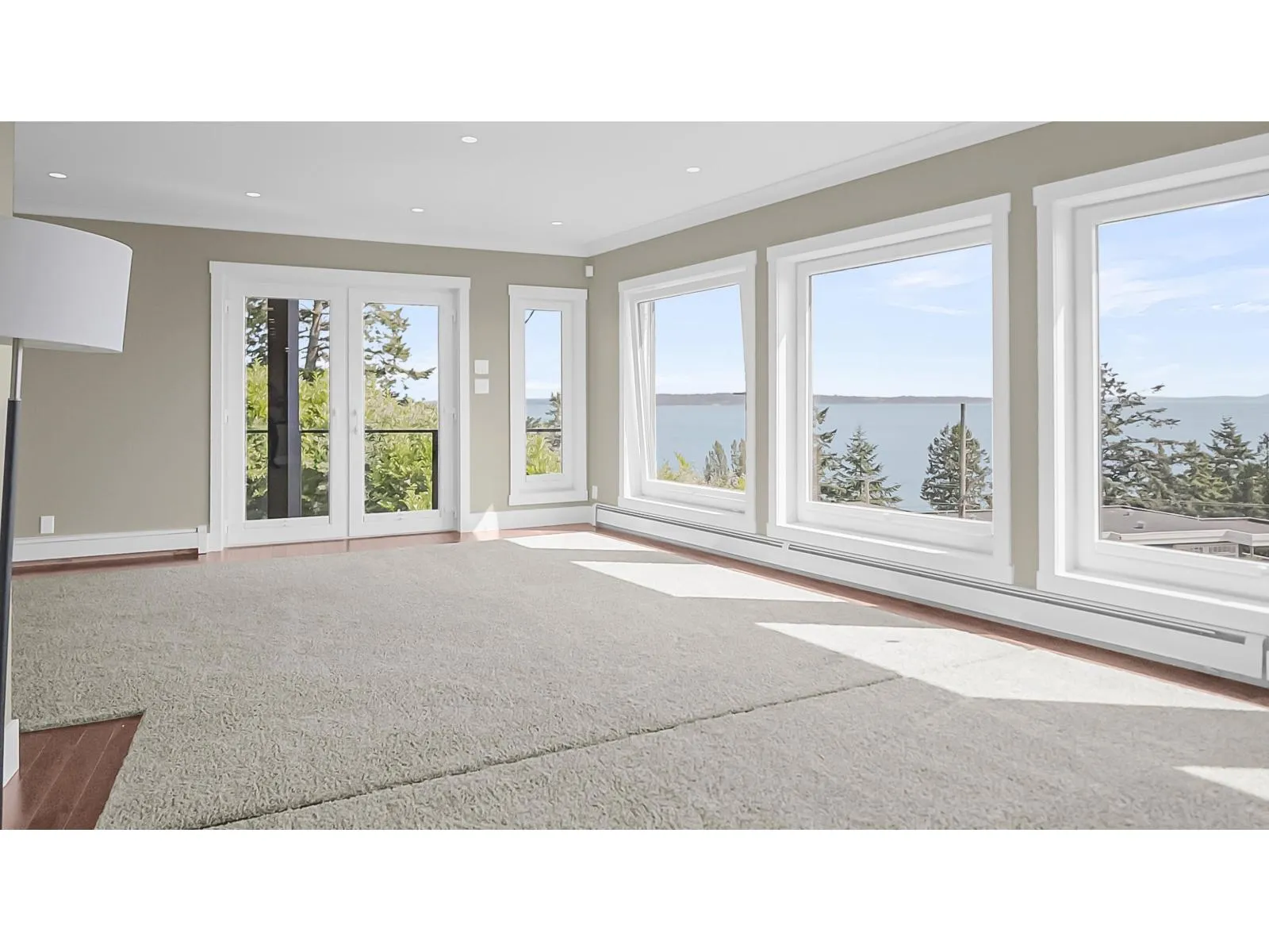 House for rent: 14424 Sunset Drive, White Rock, British Columbia V2Y 0M2