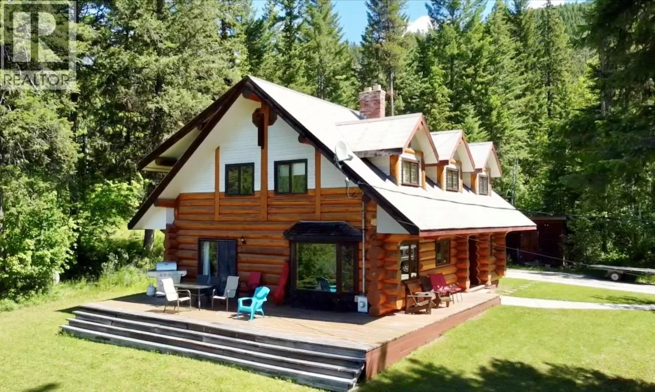 House for rent: 1445 Black Bear Drive, Golden, British Columbia V0A 1H7