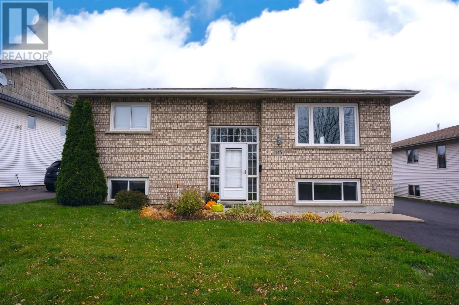 145 Nottingham Cres, Thunder Bay, Ontario P7G 1B5