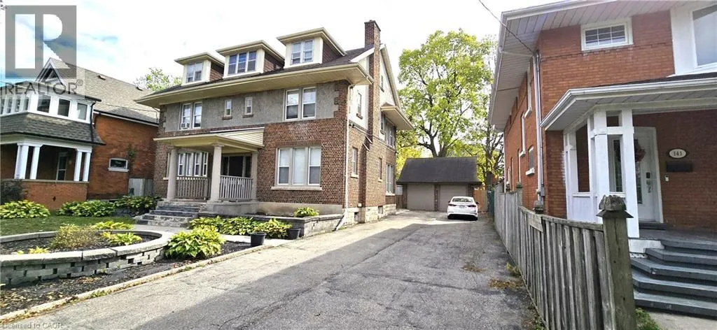 Triplex for rent: 145 Sheridan Street, Brantford, Ontario N3S 4P5