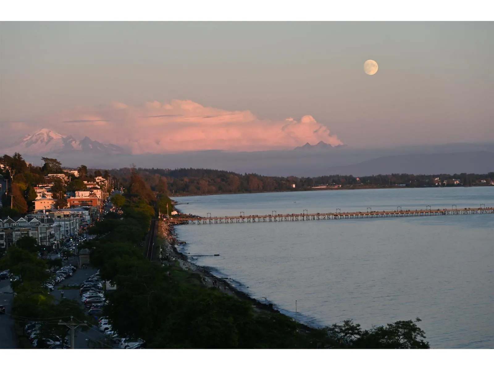 House for rent: 14501 Marine Drive, White Rock, British Columbia V4B 1B4