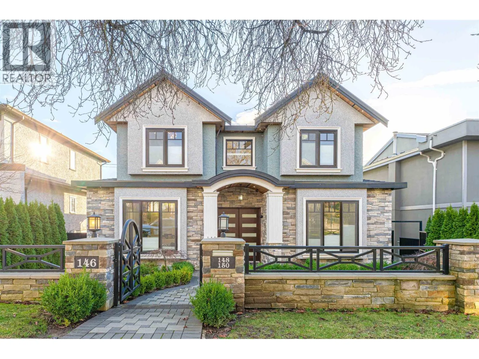 House for rent: 146 W 40th Avenue, Vancouver, British Columbia V5Y 2R2