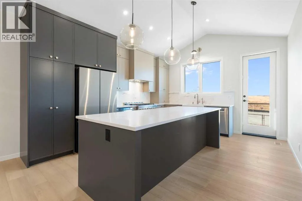 House for rent: 147 Marmot Grove Nw, Calgary, Alberta T3R 2G4