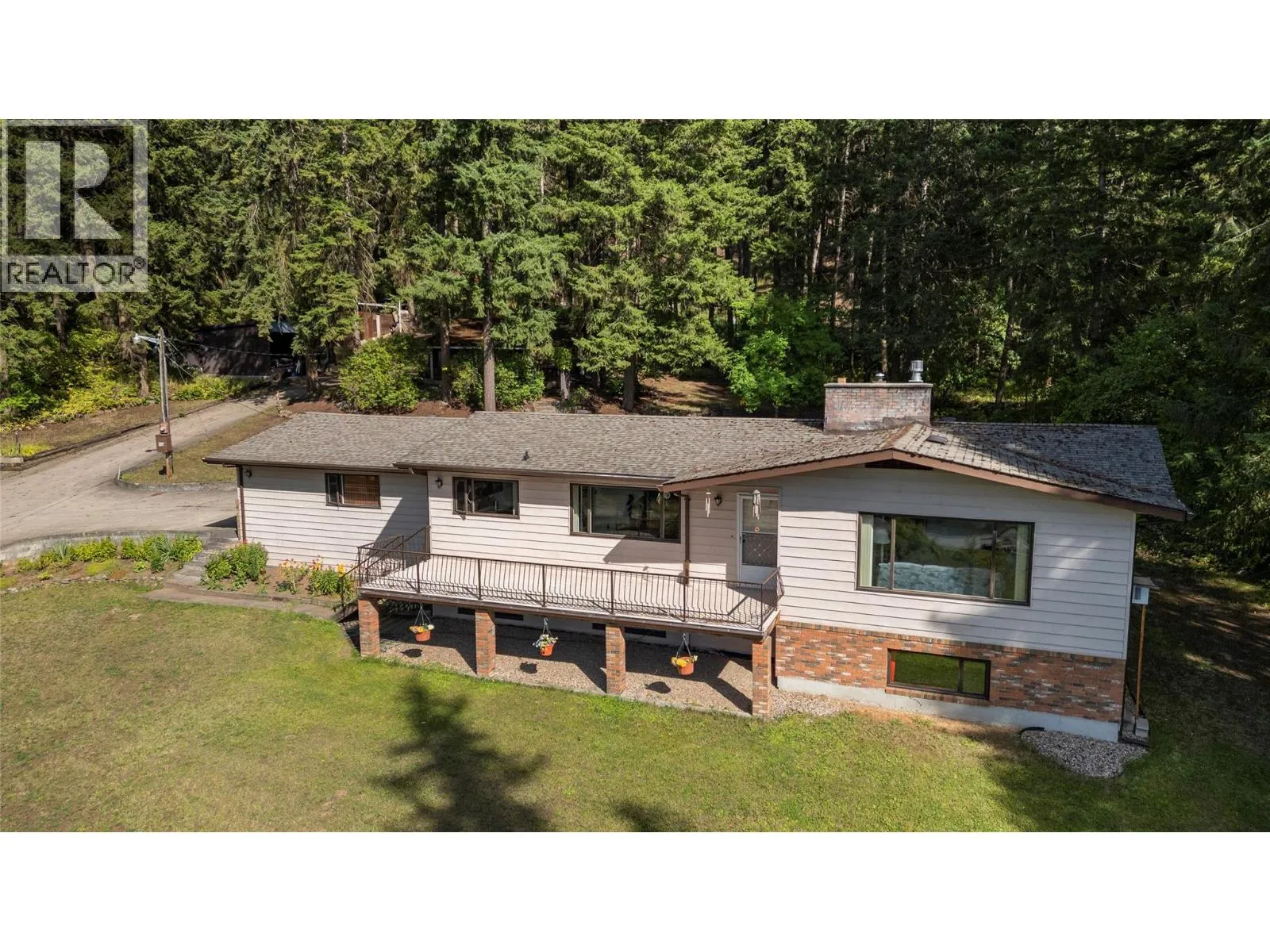 House for rent: 1476 Vella Road, Tappen, British Columbia V0E 2X2