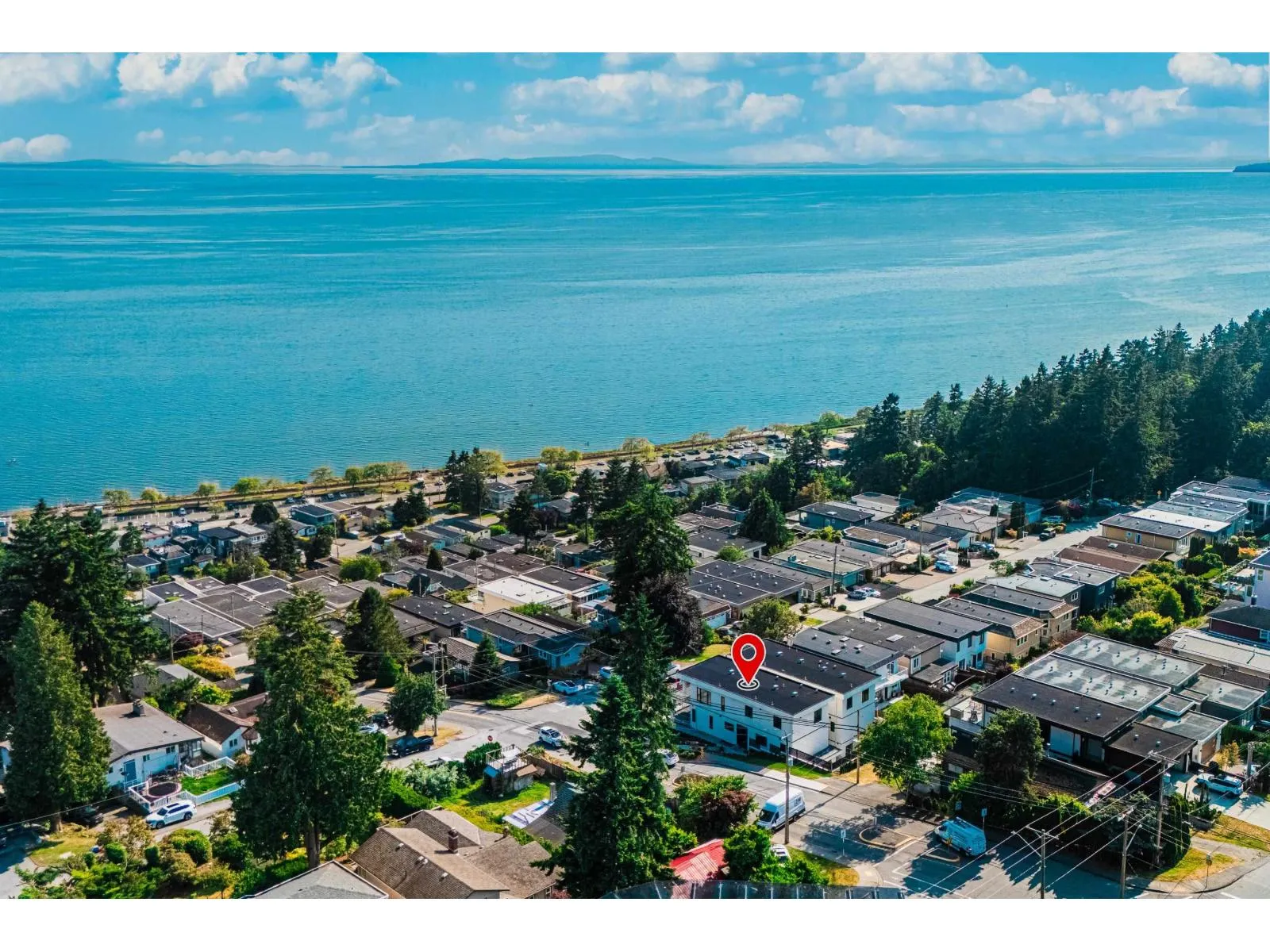 House for rent: 14799 Oxenham Avenue, Surrey, British Columbia V4B 2H8