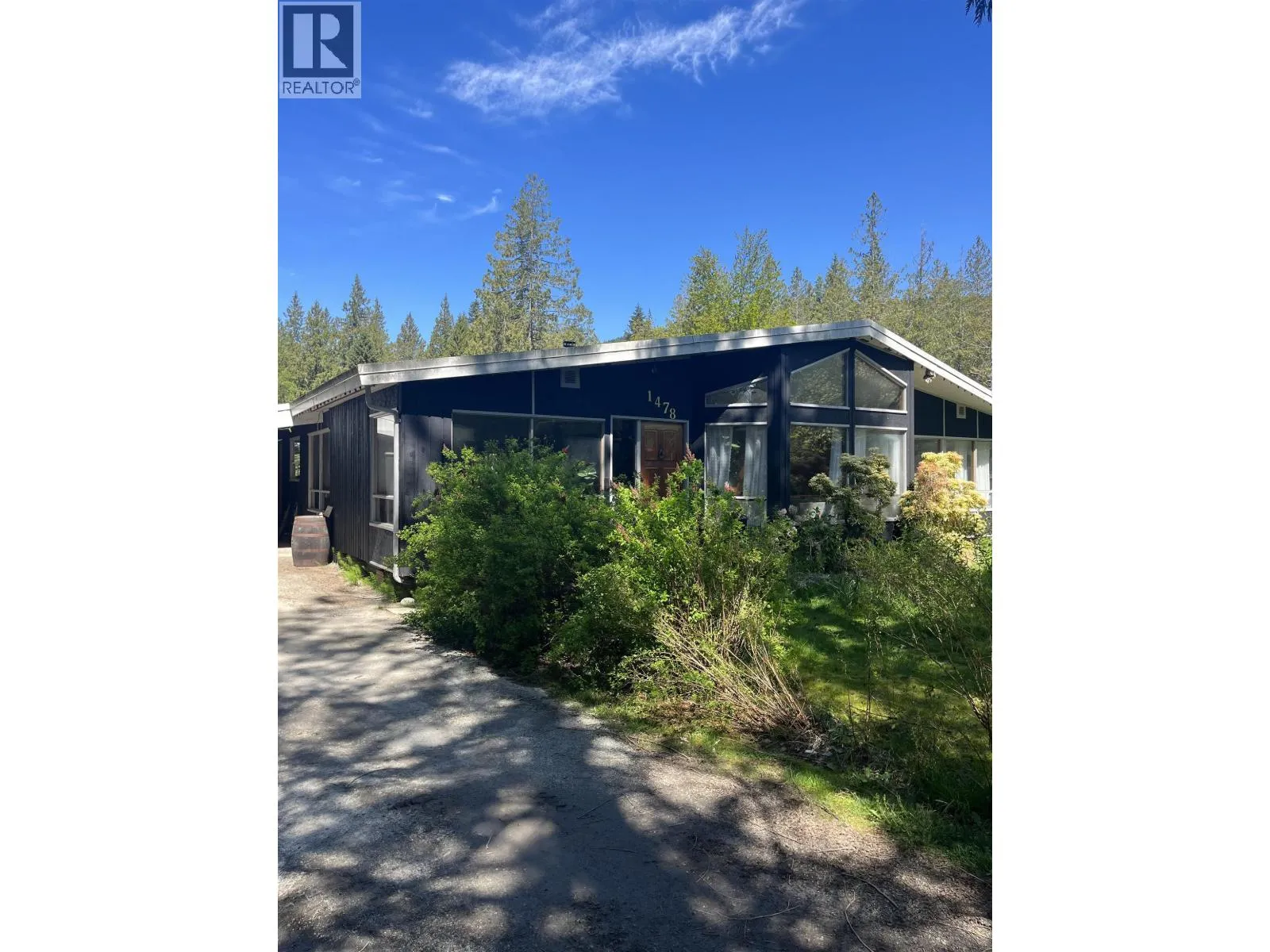 House for rent: 1481 Reed Road, Gibsons, British Columbia V0N 1V2