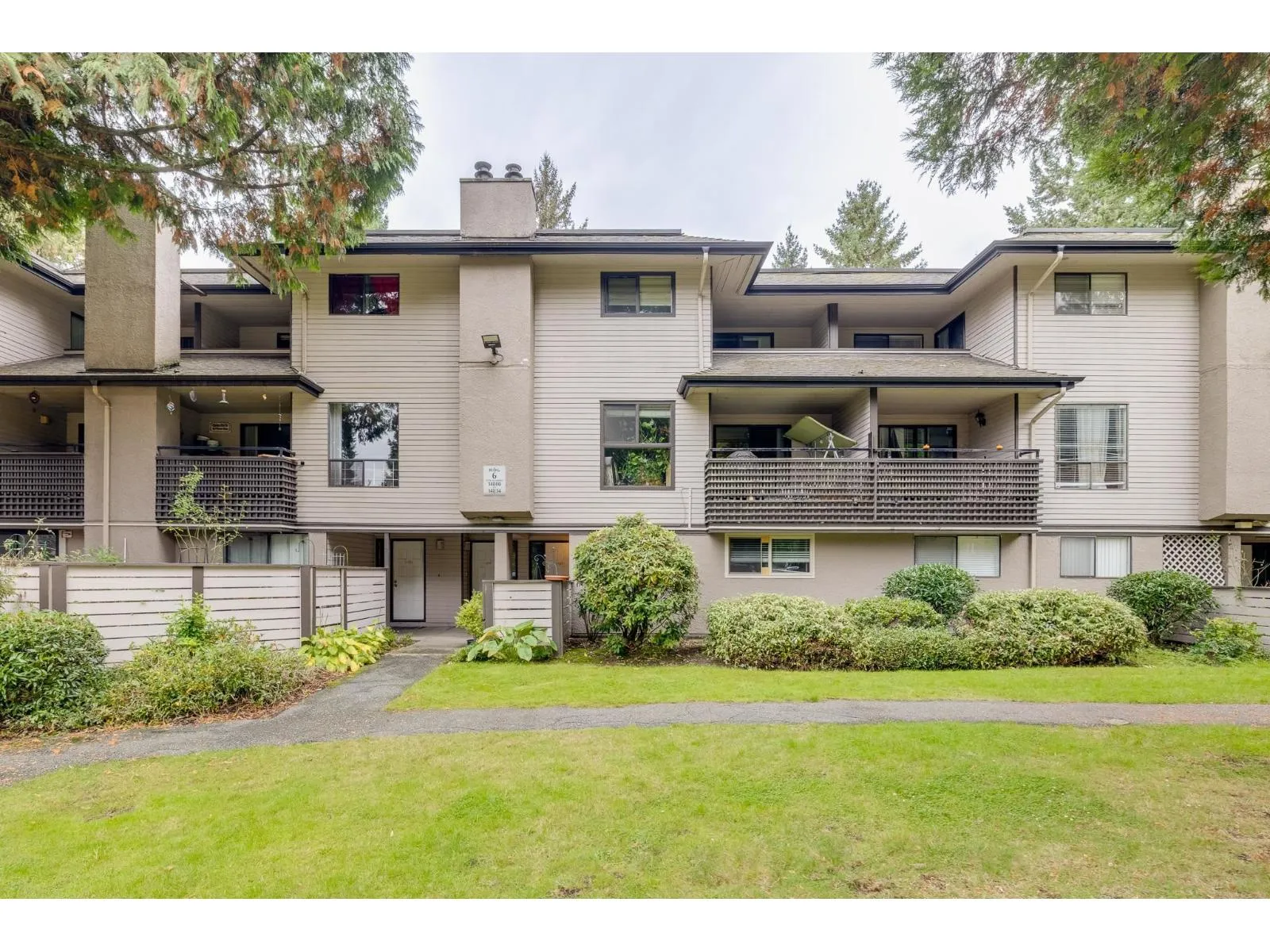 Row / Townhouse for rent: 14810 Holly Park Lane, Surrey, British Columbia V3R 6Y2