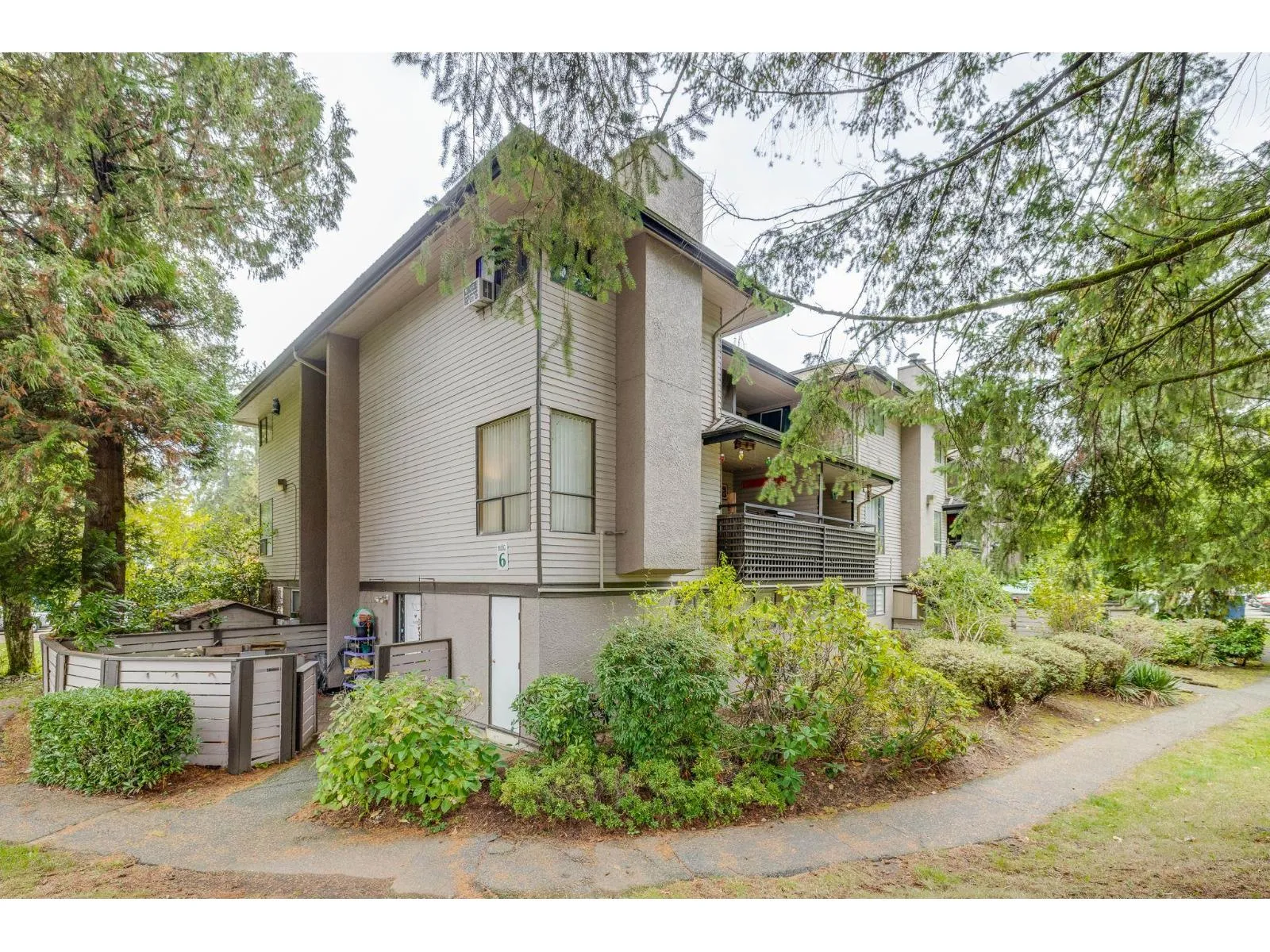 Row / Townhouse for rent: 14834 Holly Park Lane, Surrey, British Columbia V3R 6Y2