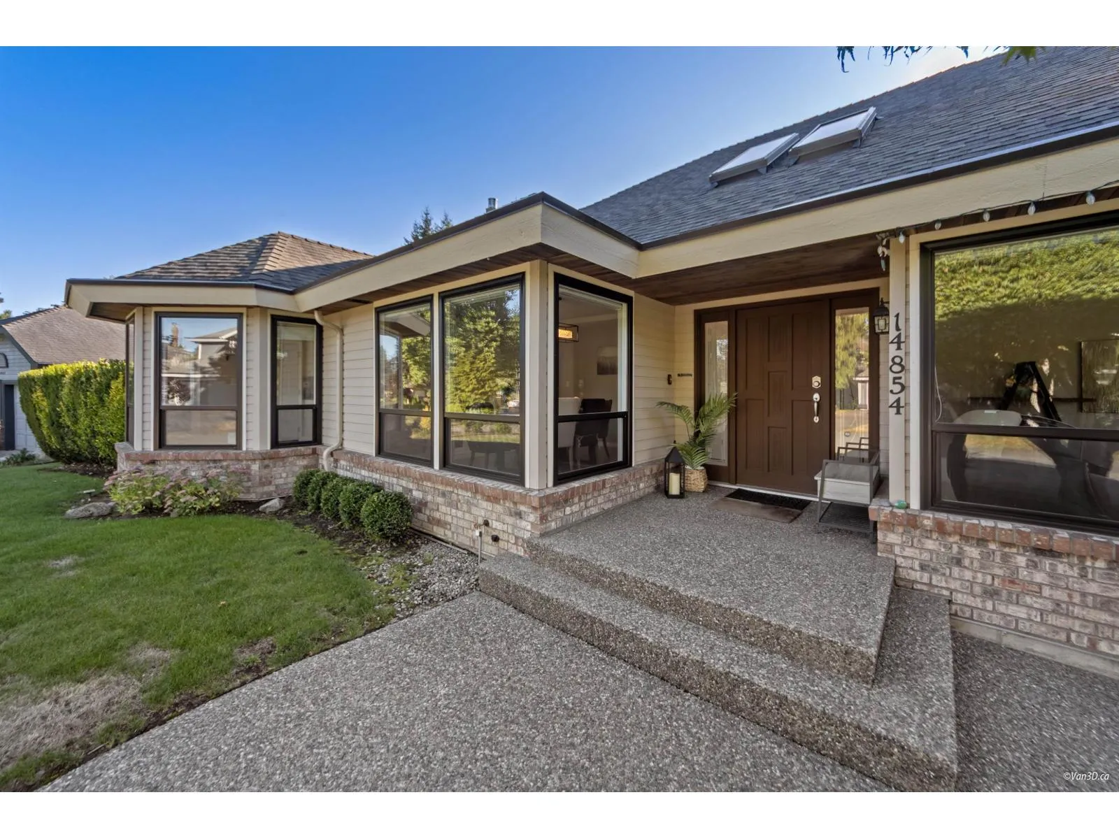 House for rent: 14854 21 Avenue, Surrey, British Columbia V4A 8L6