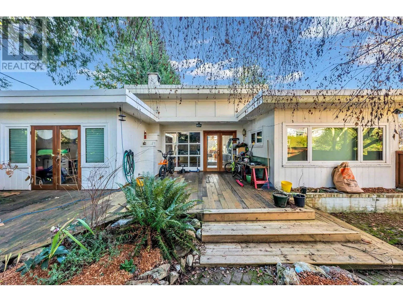 House for rent: 1488 Palmerston Avenue, West Vancouver, British Columbia V7T 2H7