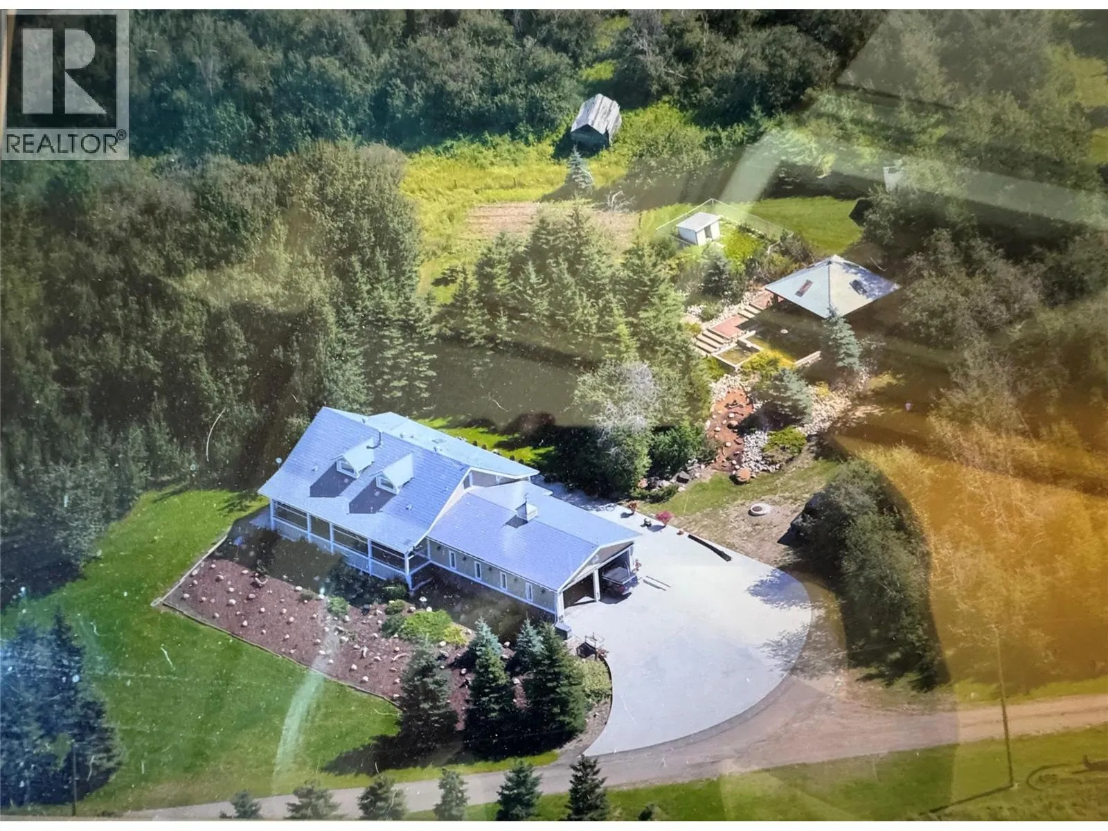 House for rent: 149 49 Highway, Dawson Creek, British Columbia V1G 4E6