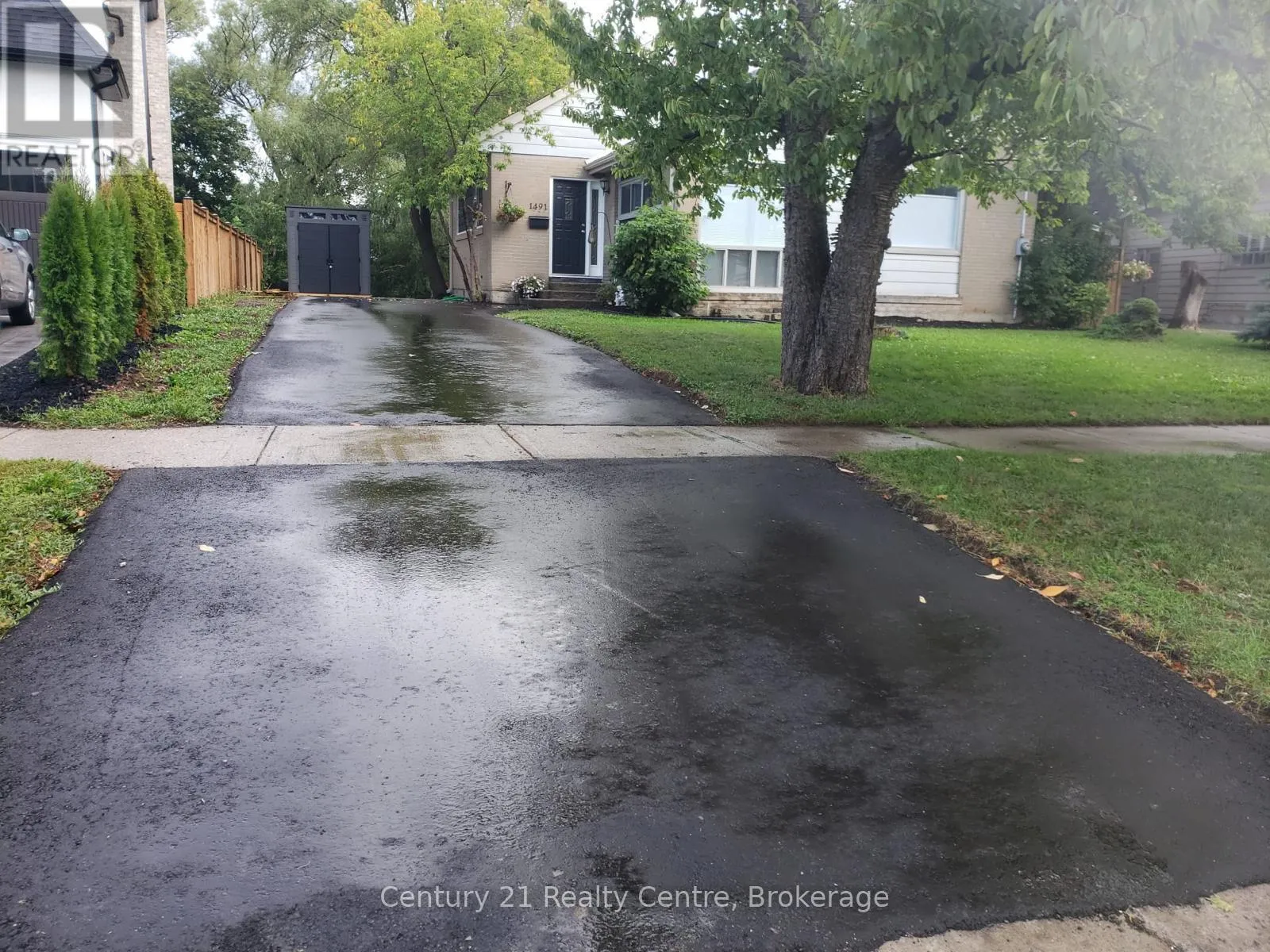 House for rent: 1491 Pembroke Drive, Oakville, Ontario L6H 1V6