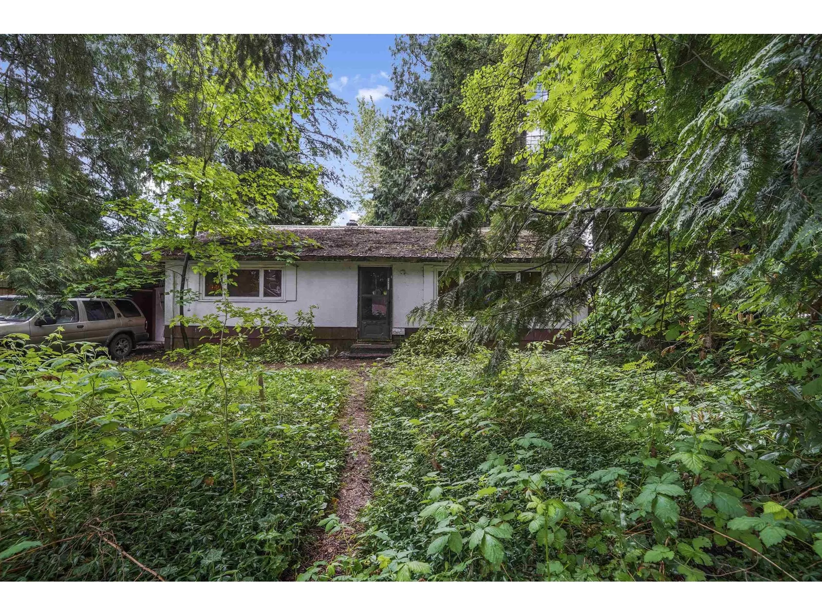 House for rent: 14924 90a Avenue, Surrey, British Columbia V3R 1B4