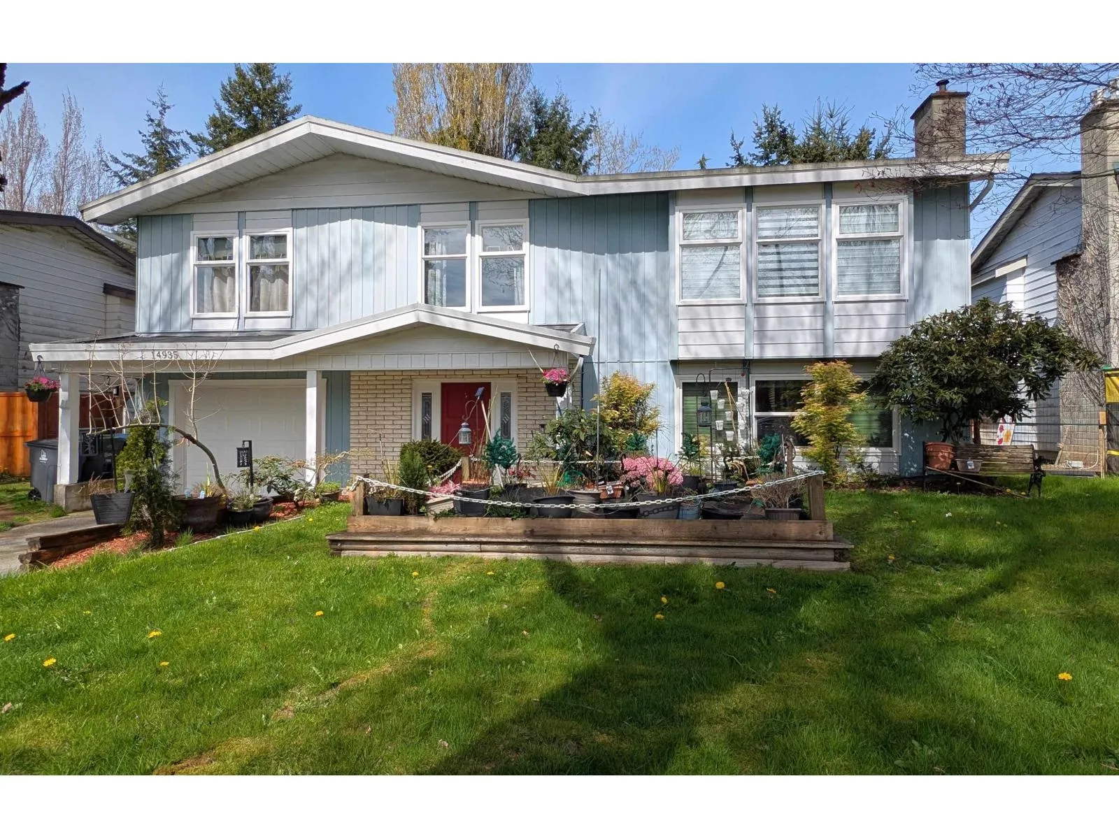 House for rent: 14935 92a Avenue, Surrey, British Columbia V3R 7A3