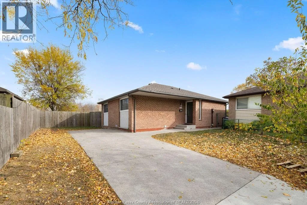 House for rent: 1497 Bayswater Crescent, Windsor, Ontario N8S 4K4