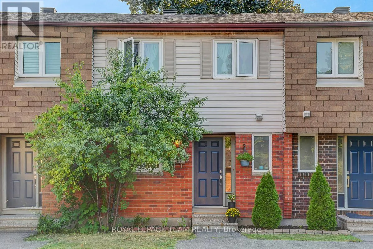 Row / Townhouse for rent: 15 - 1302 Alness Court, Ottawa, Ontario K1B 5H2