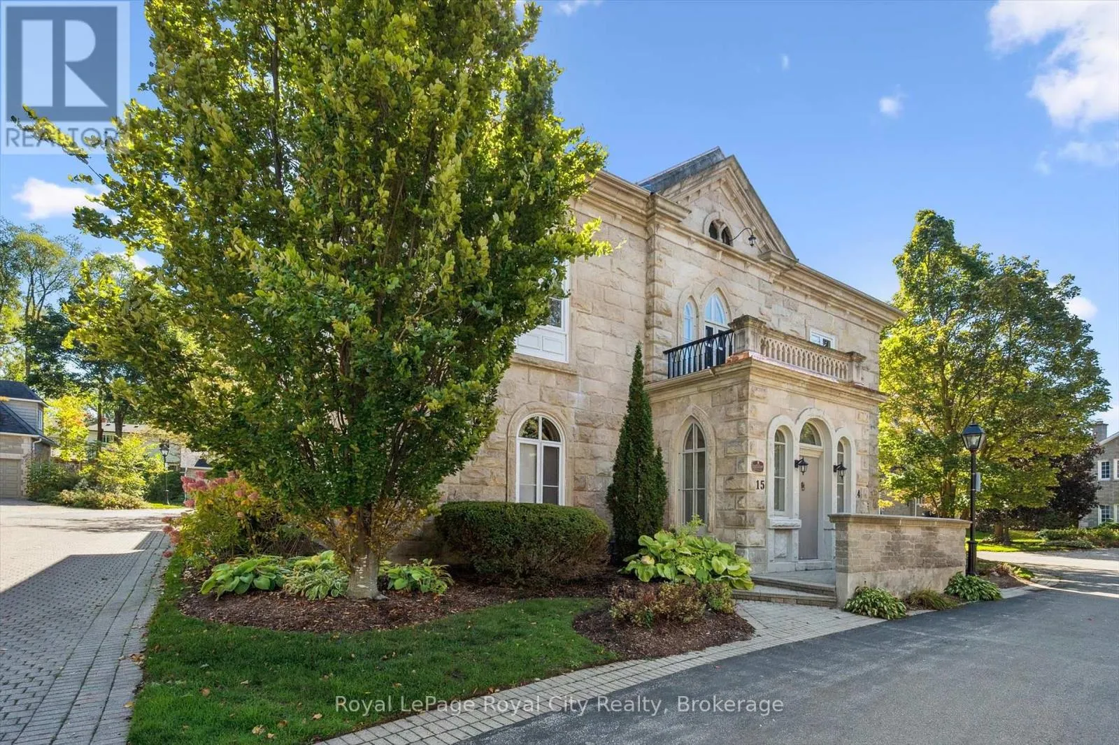 Row / Townhouse for rent: 15 - 25 Manor Park Crescent, Guelph, Ontario N1G 1A2