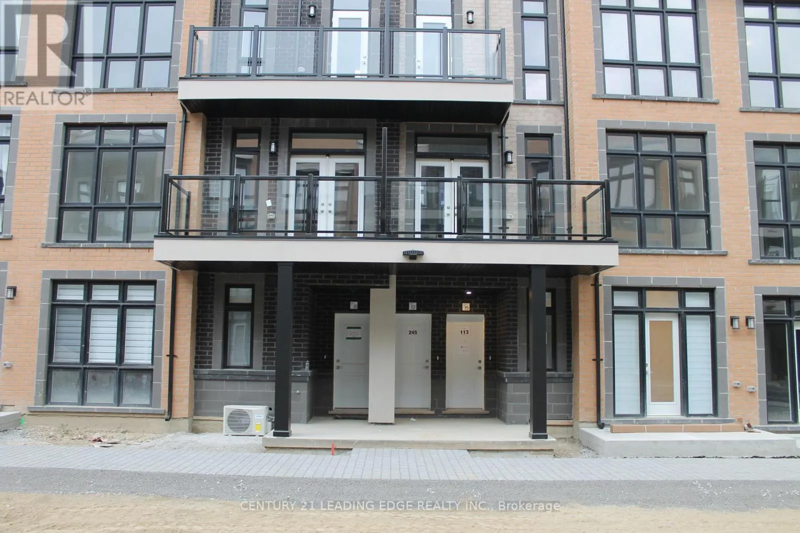 Row / Townhouse for rent: 15 - 8 Sayers Lane, Richmond Hill, Ontario L4E 1J4