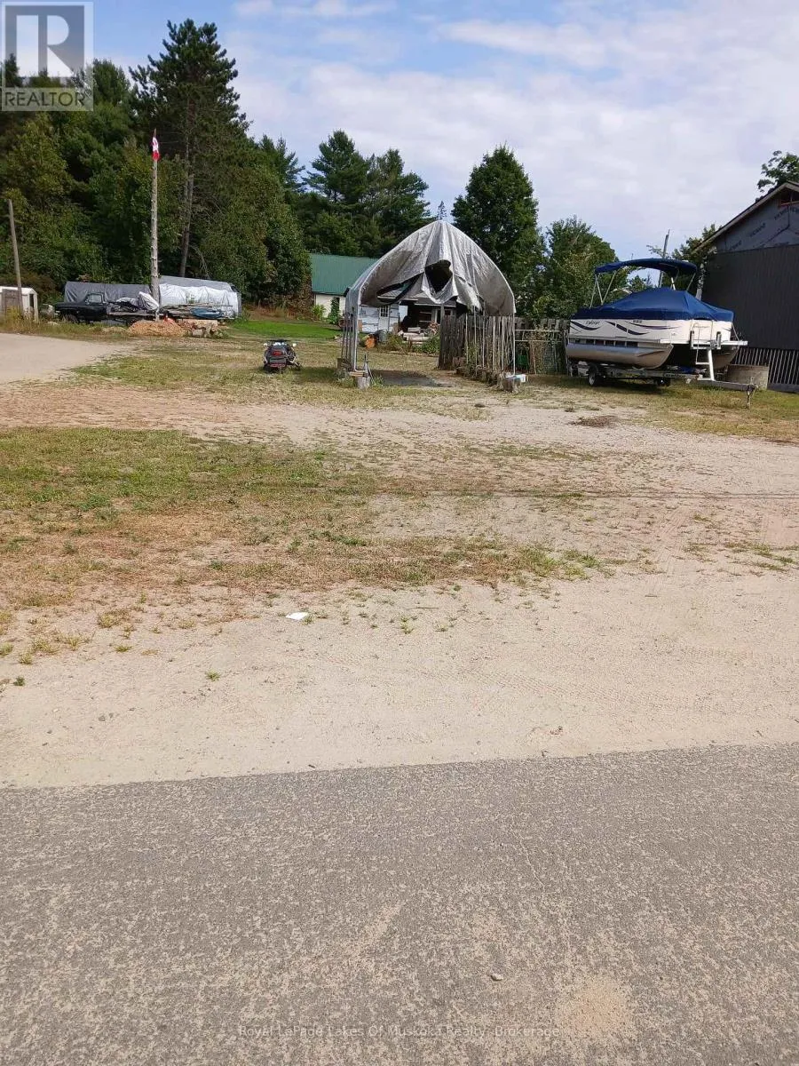 15 Bridge Street, Lake of Bays, Ontario P0B 1A0