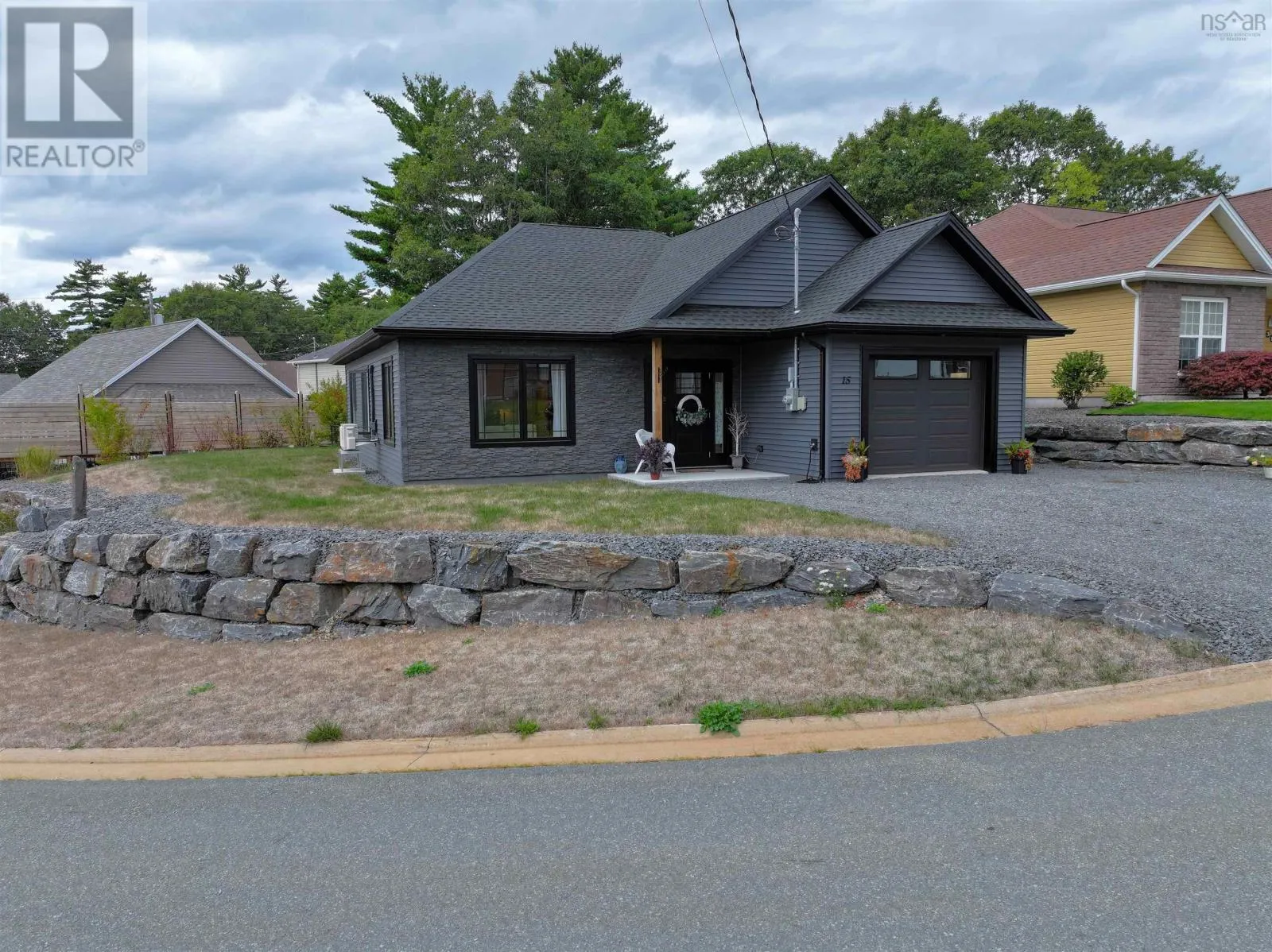 House for rent: 15 Dr Ernst Court, Bridgewater, Nova Scotia B4V 9A3