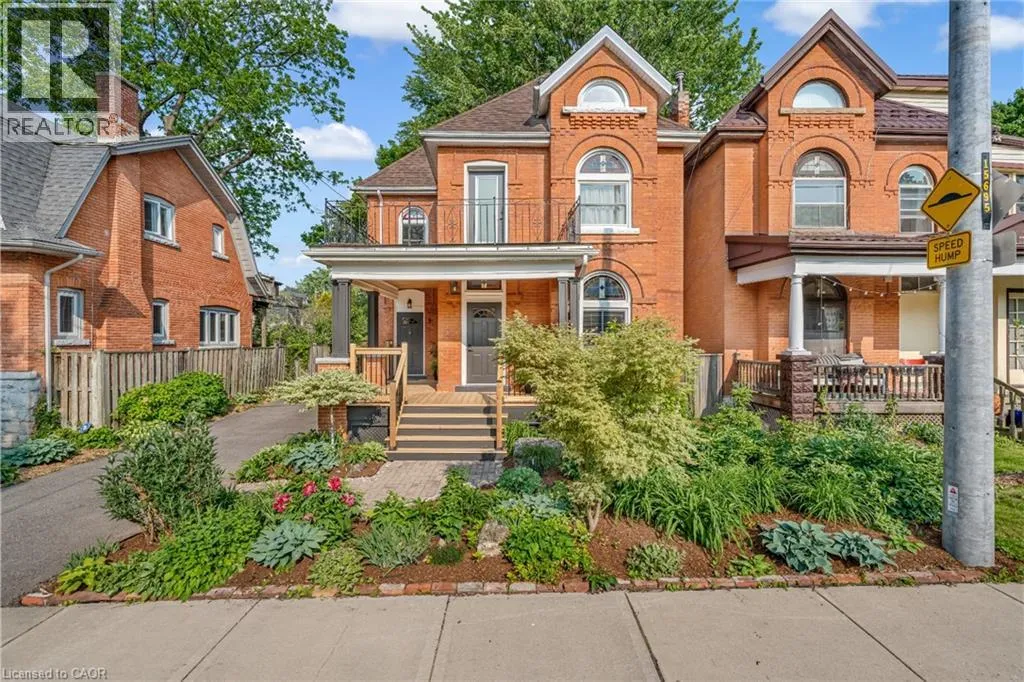 Duplex for rent: 15 Fairmount Avenue, Hamilton, Ontario L8P 3Z4