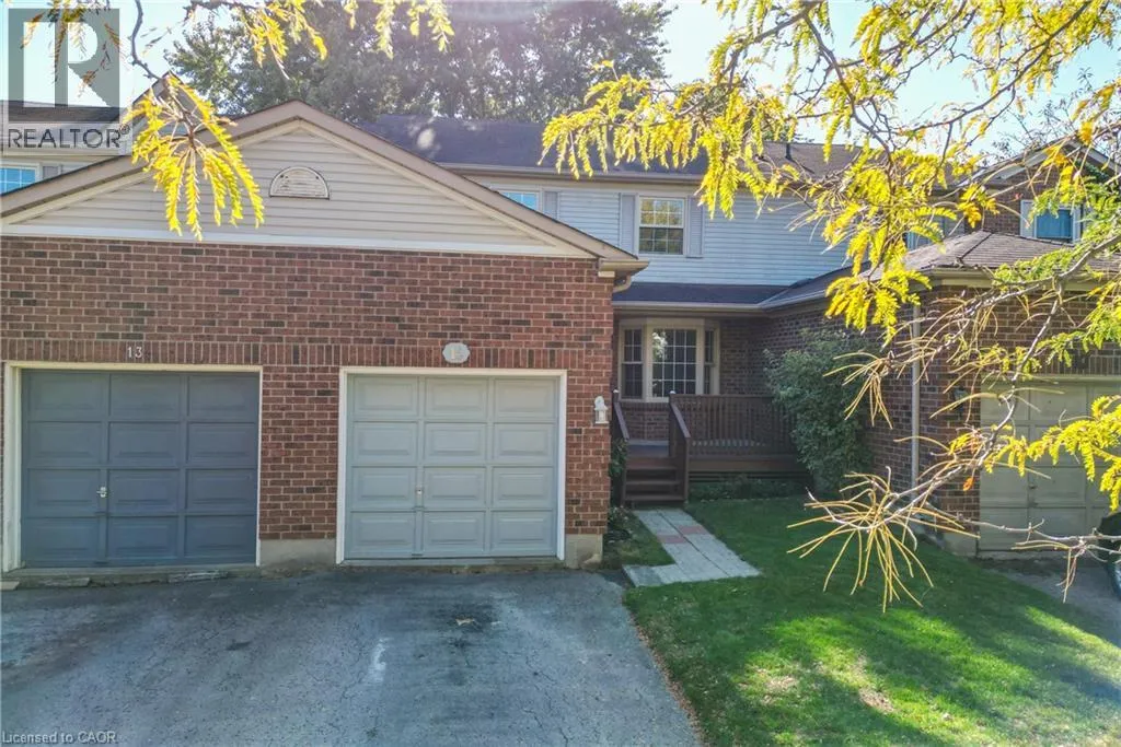 Row / Townhouse for rent: 15 Hedgelawn Drive, Grimsby, Ontario L3M 5G9