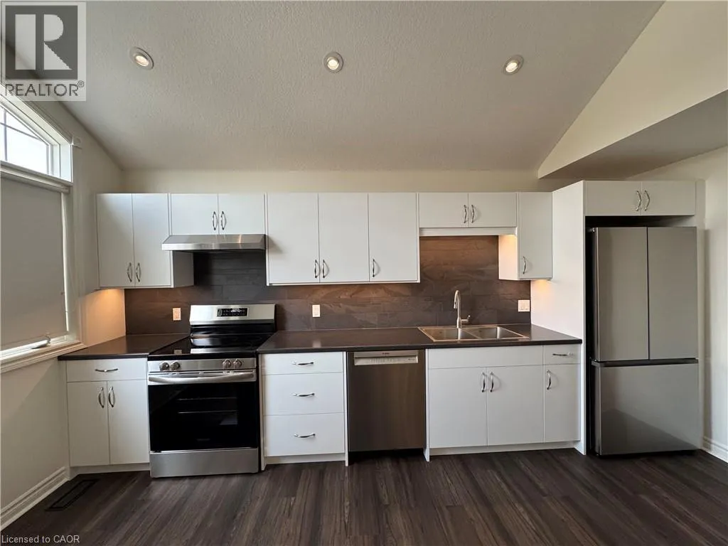 Apartment for rent: 15 Helena Feasby Street Unit# 2, Kitchener, Ontario N2E 4L4