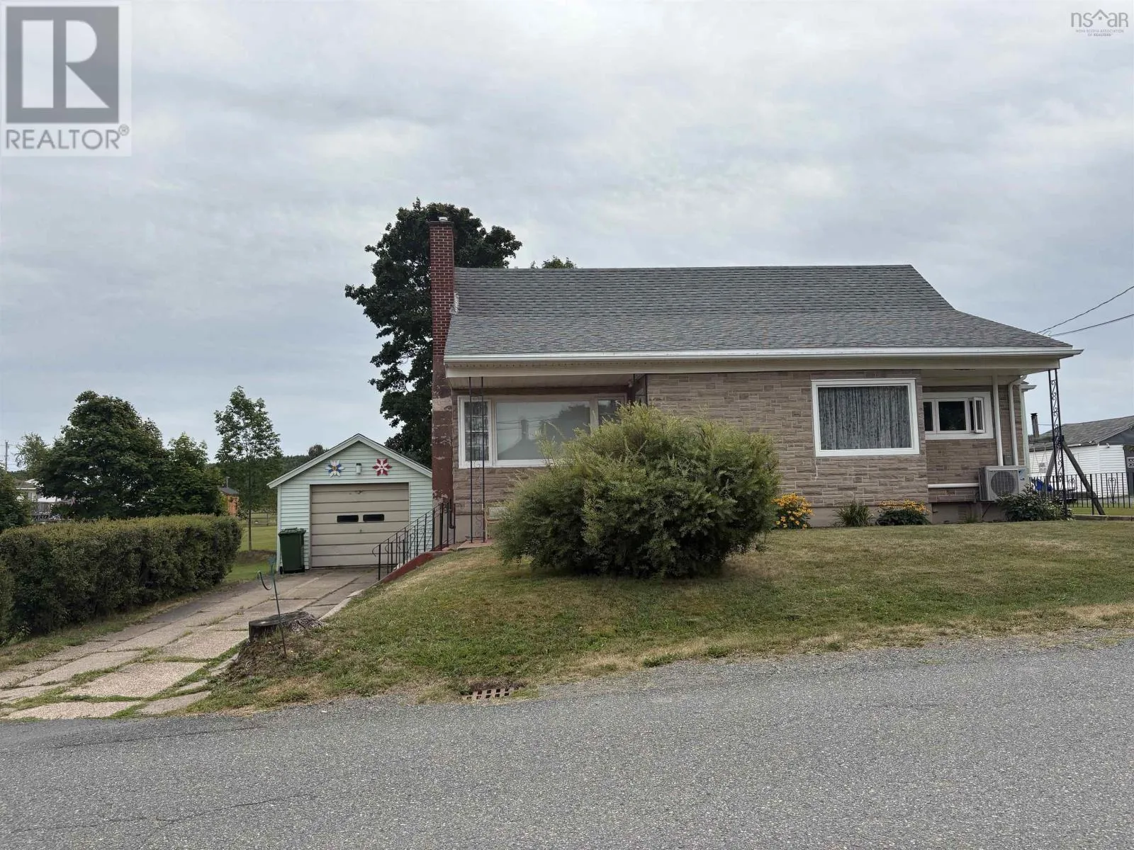 House for rent: 15 High Street, Plymouth, Nova Scotia B0K 1S0