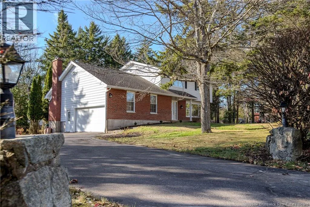 15 Linden Crescent, Rothesay, New Brunswick E2E 5R8