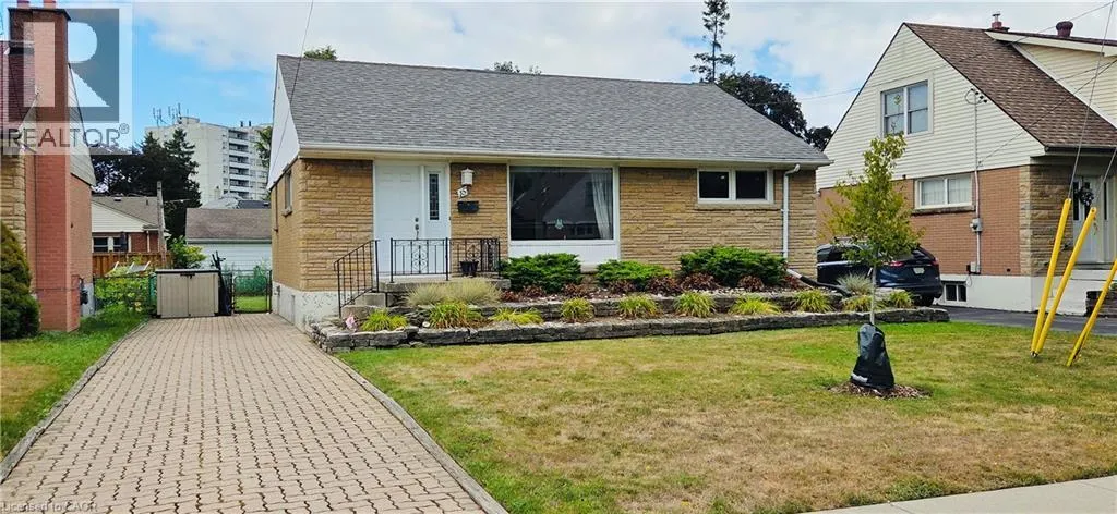 House for rent: 15 Mericourt Road, Hamilton, Ontario L8S 2N5