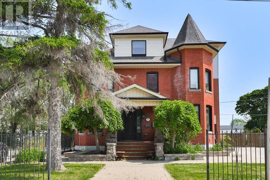 15 Mississauga Road S, Mississauga, Ontario L5H 2H5