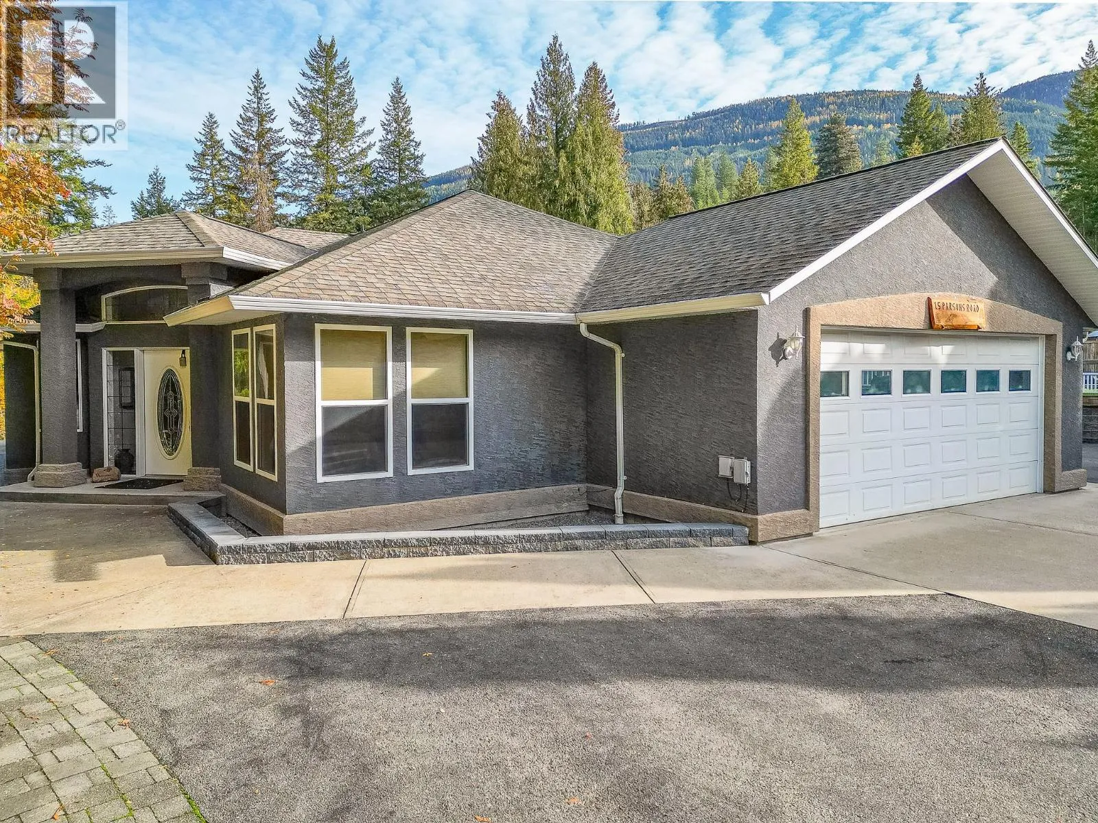 House for rent: 15 Parsons Road, Mara, British Columbia V0E 2K0