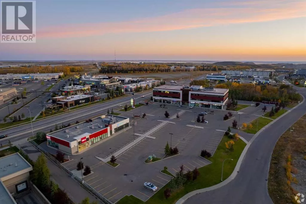 Commercial Mix for rent: 15 Royal Vista Place Nw, Calgary, Alberta T3R 0N2