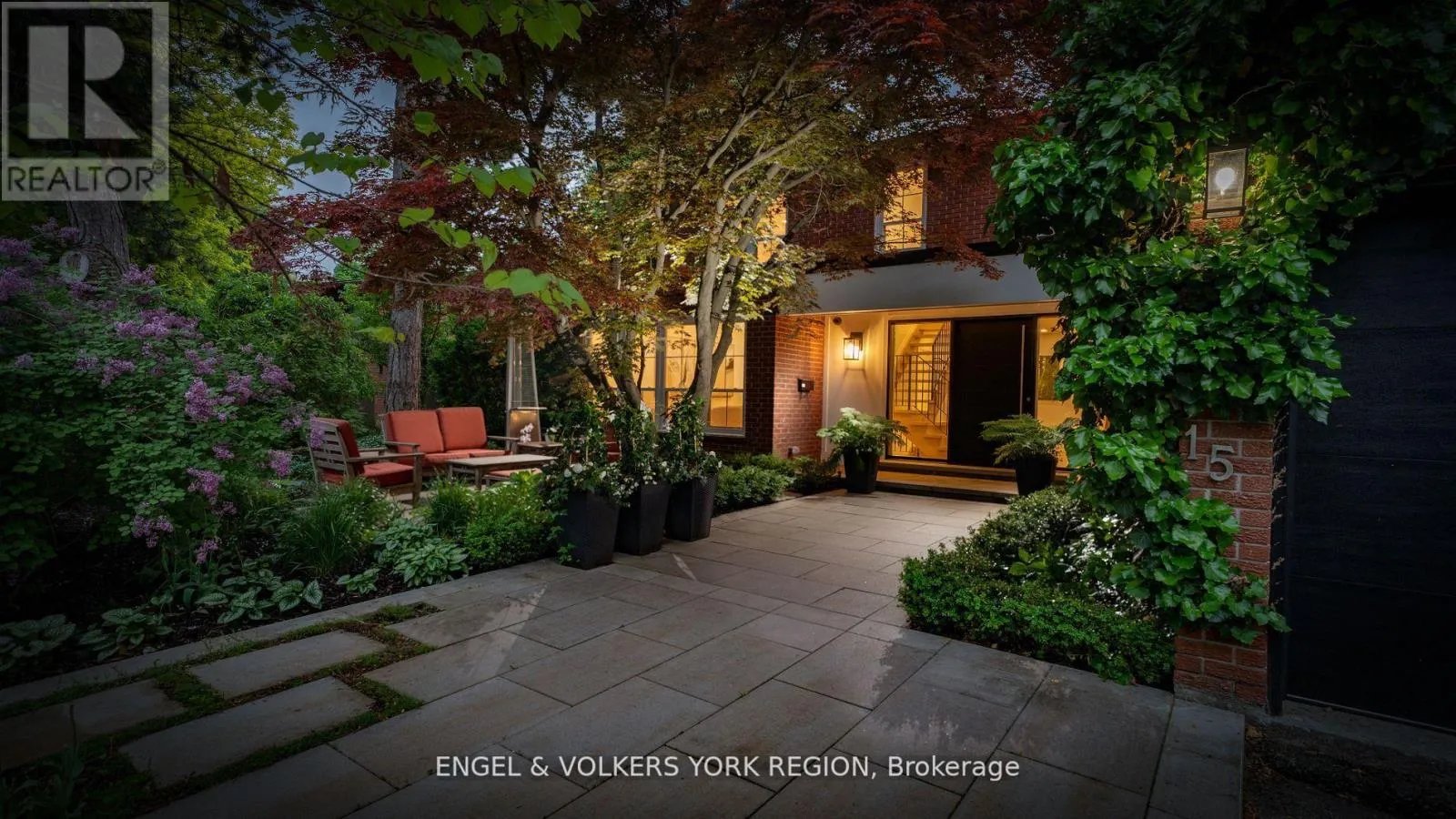 House for rent: 15 Silvergrove Road, Toronto, Ontario M5L 2N5