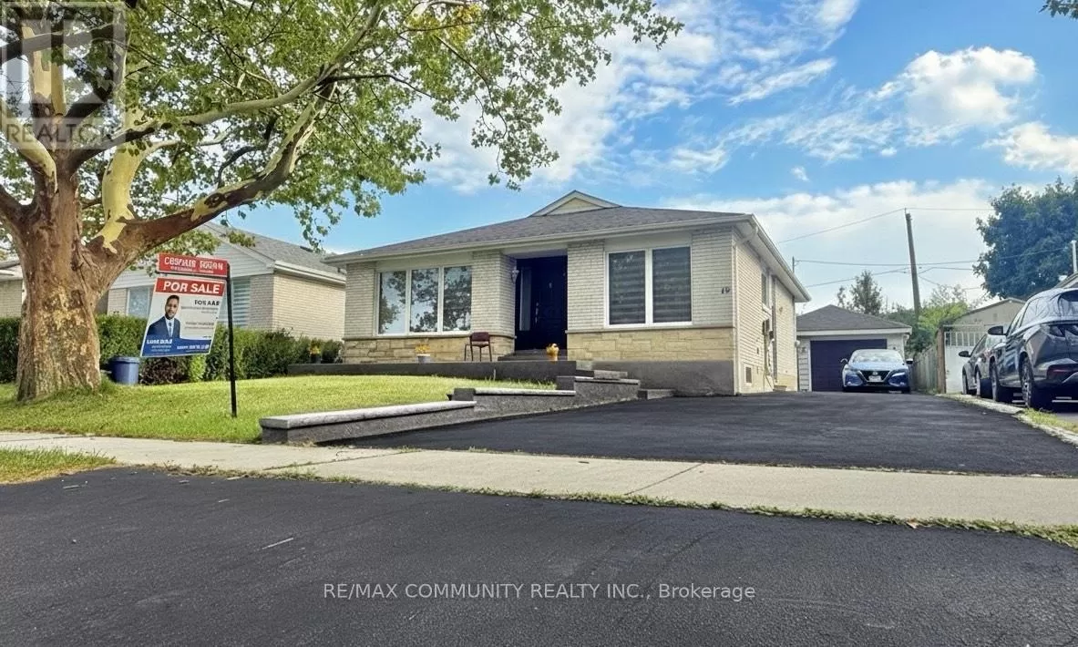 House for rent: 15 Strathavon Drive, Toronto, Ontario M9V 2H4