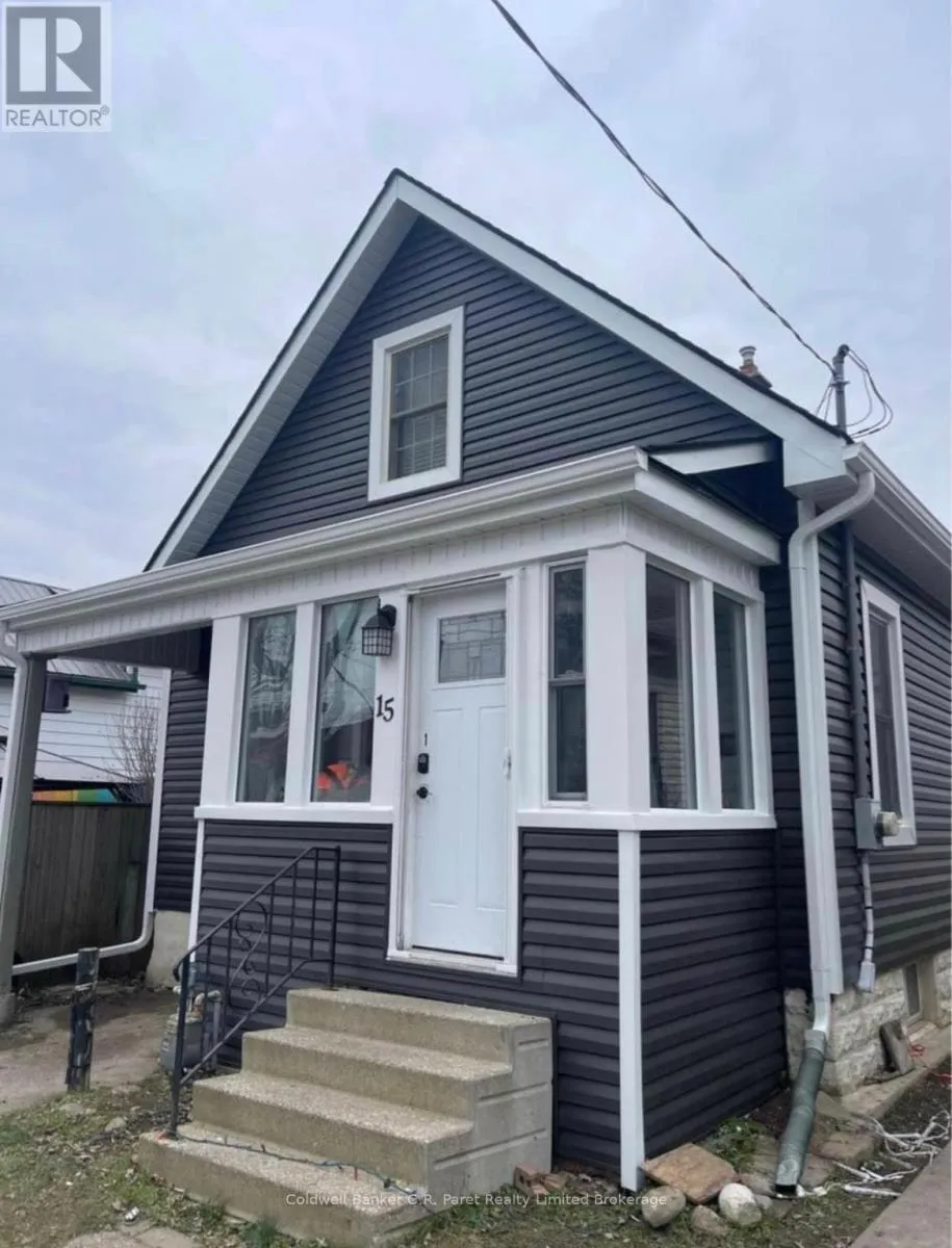 House for rent: 15 Wawa Street, St. Thomas, Ontario N5R 3W8