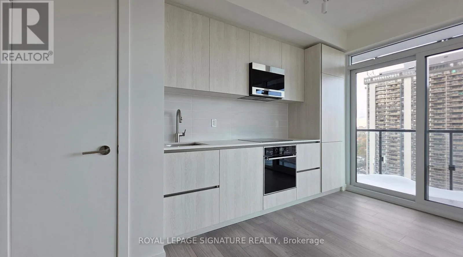 Apartment for rent: 1502 - 120 Broadway Avenue, Toronto, Ontario M4P 0E9