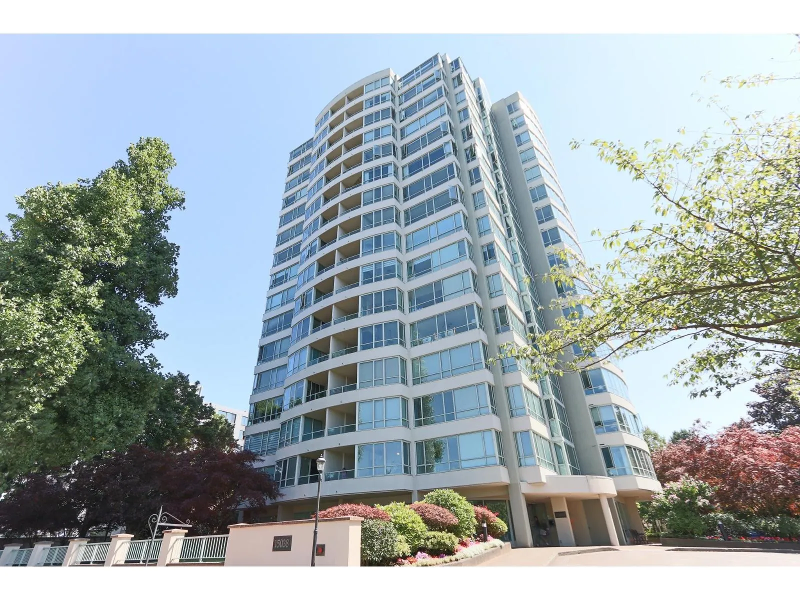 Apartment for rent: 1503 15038 101 Avenue, Surrey, British Columbia V3R 0N2