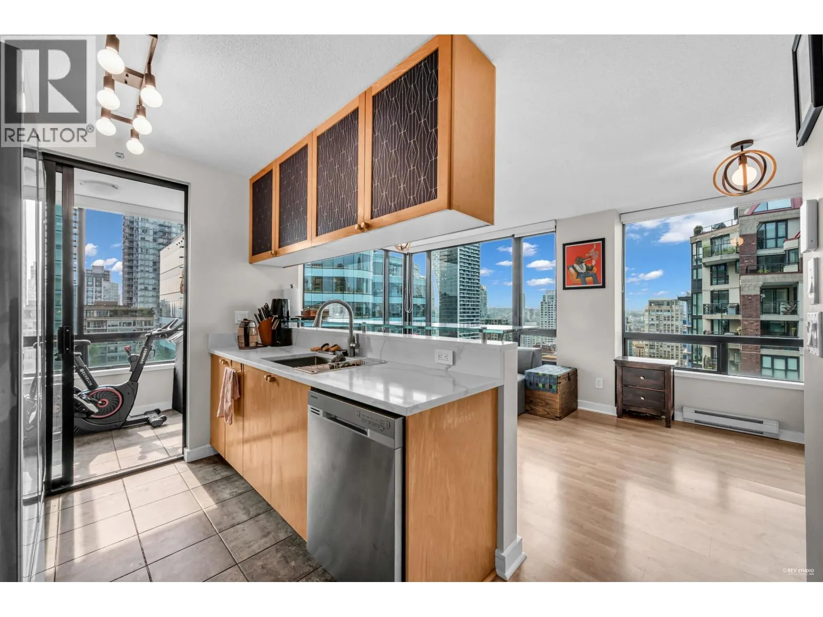 Apartment for rent: 1504 1003 Burnaby Street, Vancouver, British Columbia V6E 4R7