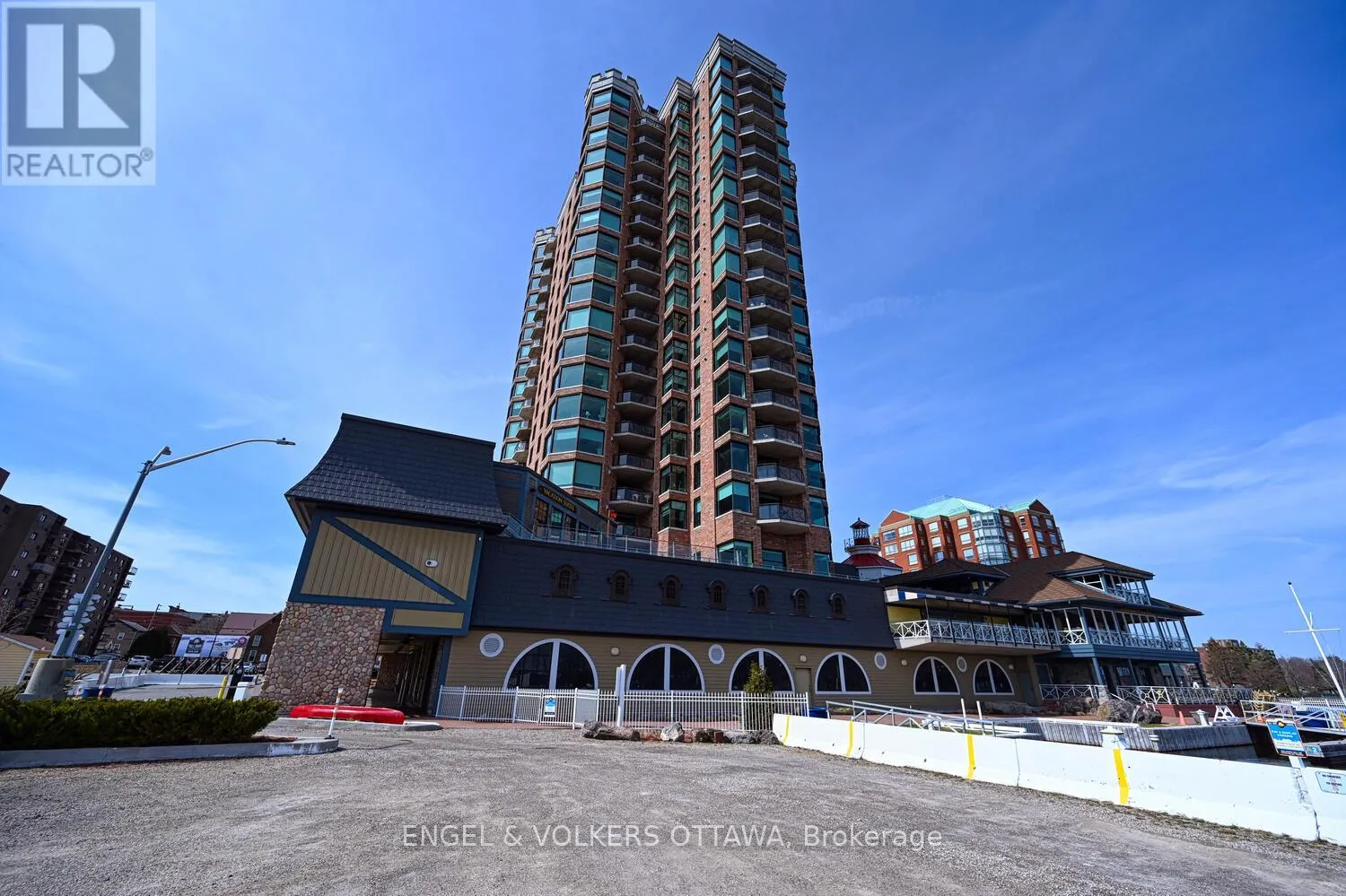 Apartment for rent: 1504 - 15 St Andrew Street, Brockville, Ontario K6V 0B8